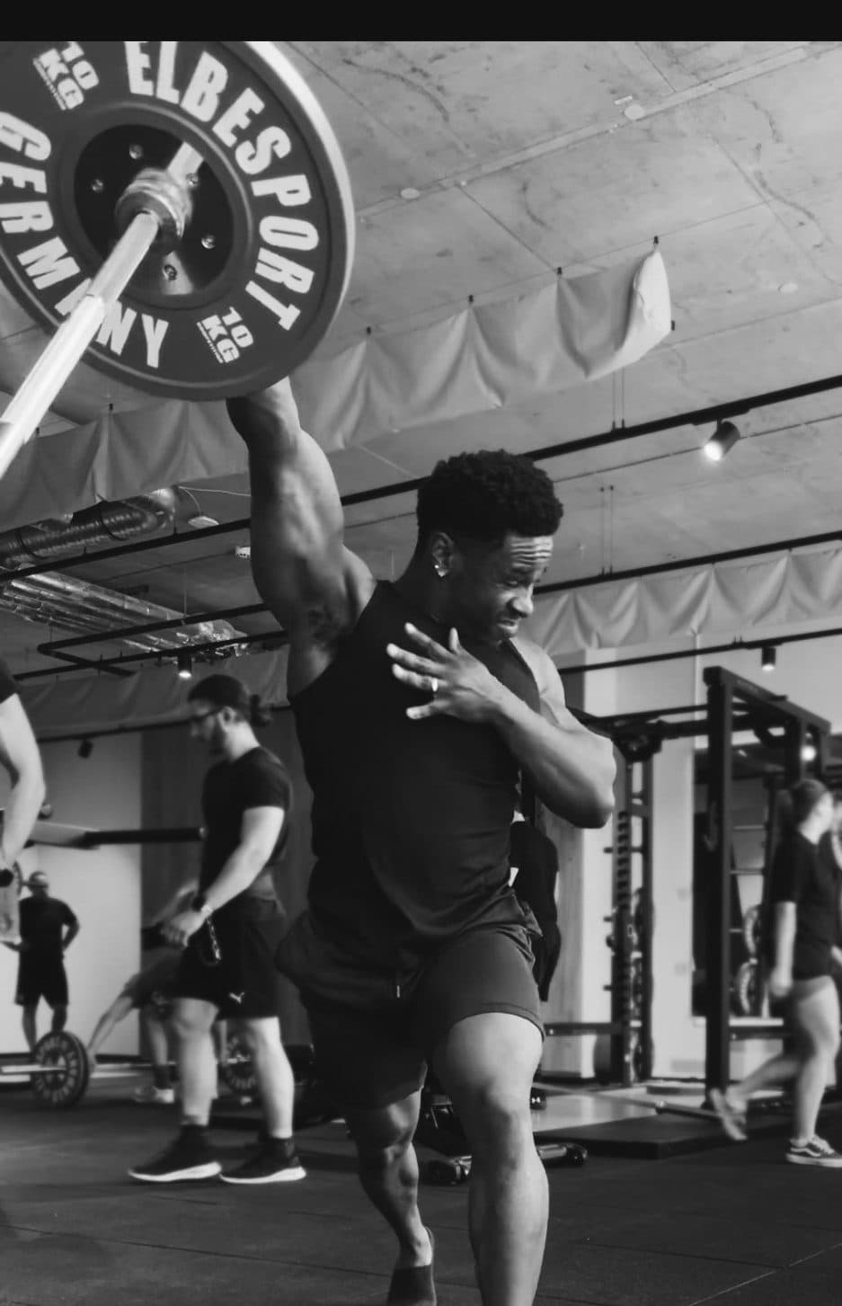 Eddie beim Kraftraining im Clever Fit Studio